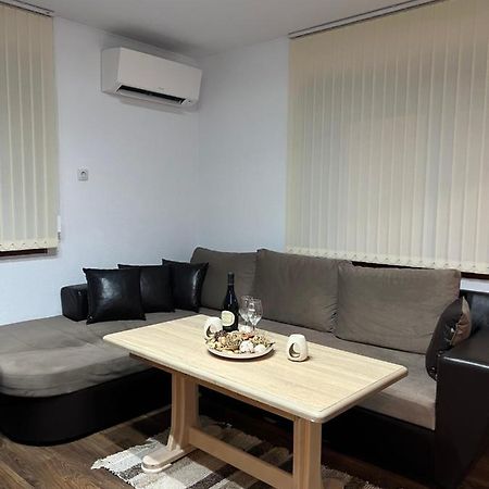 Guest House Tanevi ديفين المظهر الخارجي الصورة